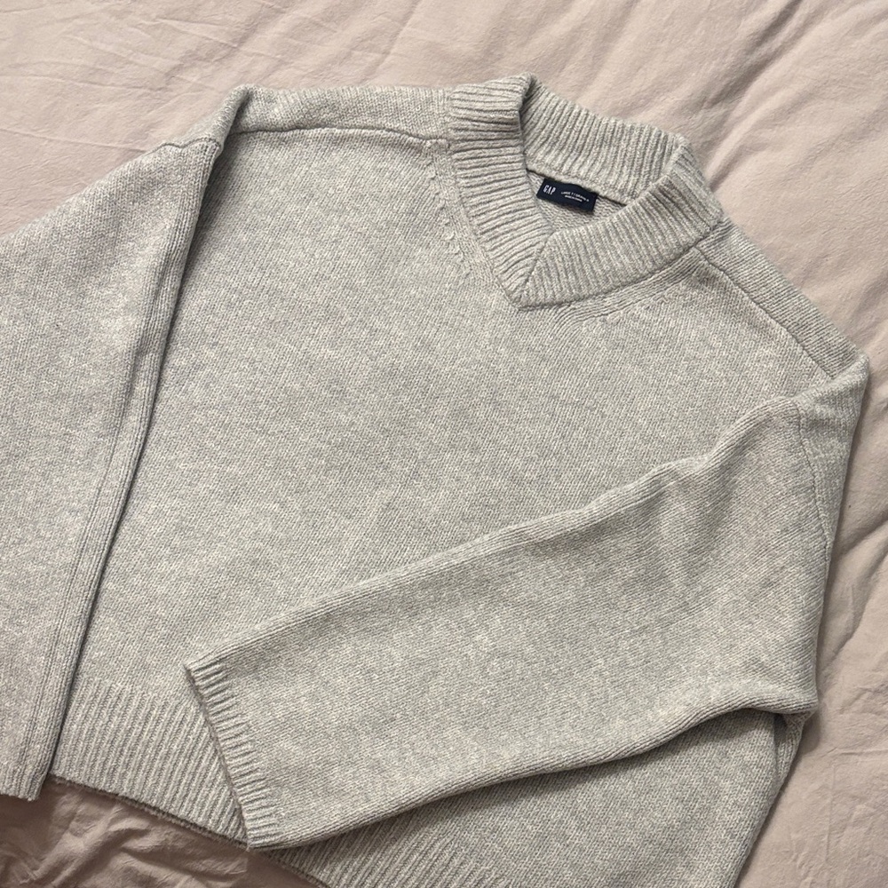 Size Large tall GAP cashsoft V-Neck Sweater